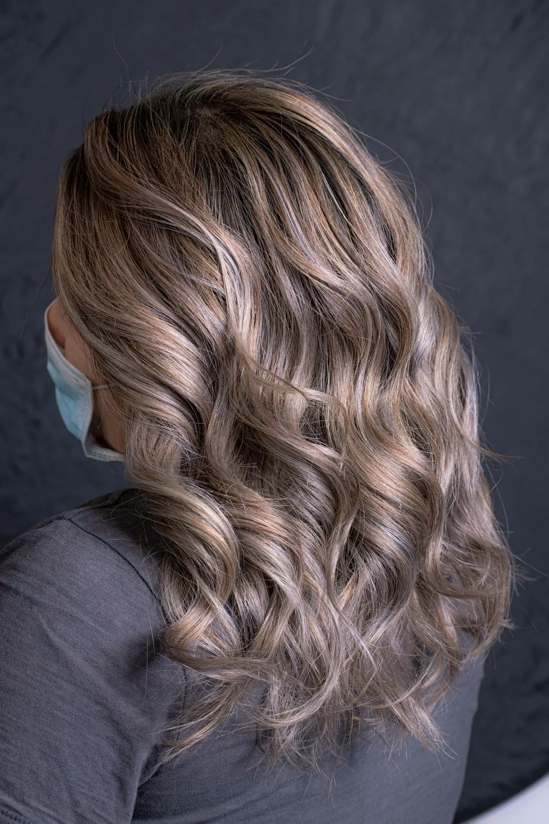 Mushroom-brown waves with a soft shine
